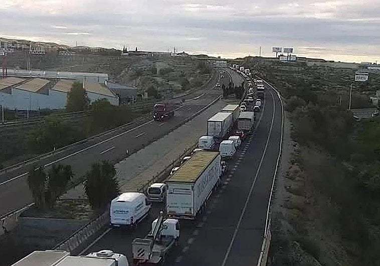 Un accidente entre varios vehículos deja retenciones kilométricas en la autovía MU-32 a la altura de Molina de Segura